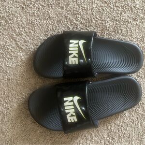 Boys Nike Slides SZ-5